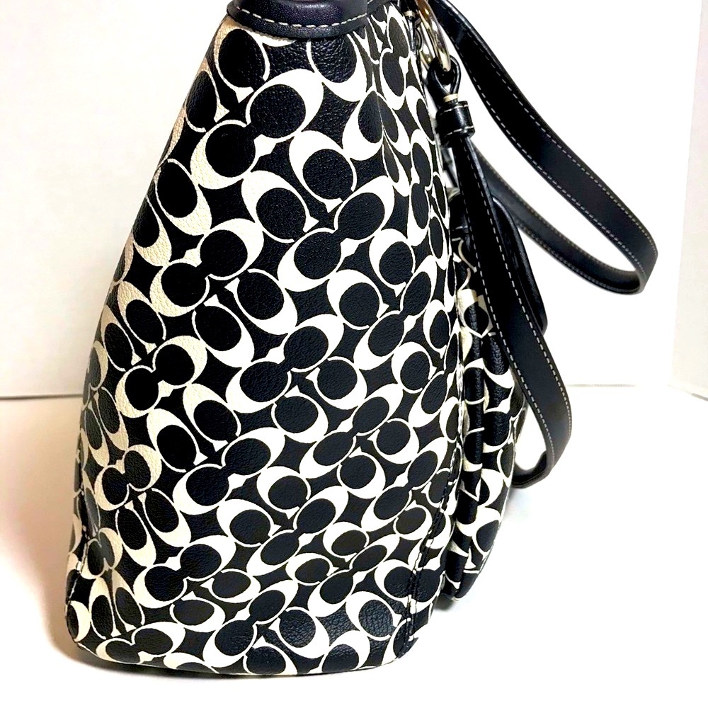 Coach Black and White Logo Tote Looks Brand new! - Picture 5 of 9